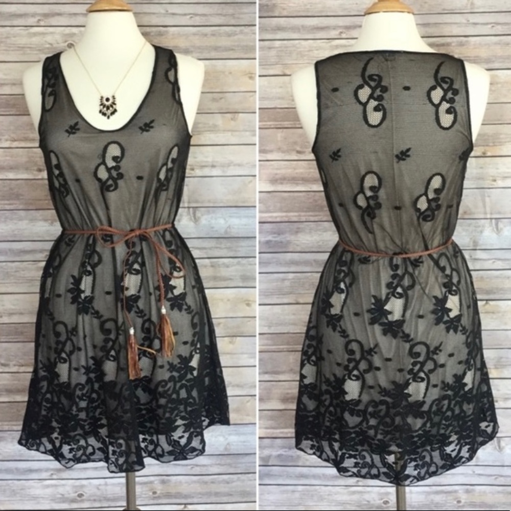 🆕 Boutique tan black overlay lace belt tie dress - Picture 1 of 1